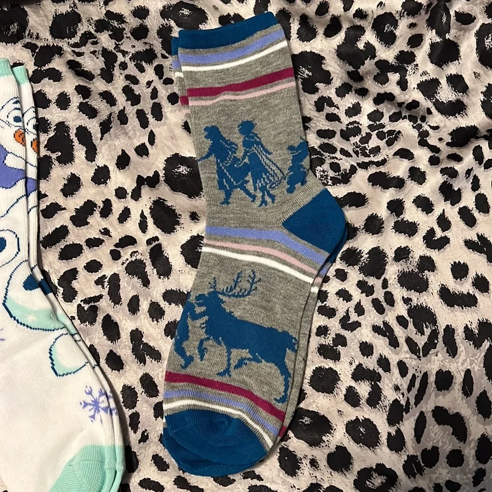 🆑FINAL PRICE‼️ 7 Frozen 2 socks kids L crew, quarter, and no show